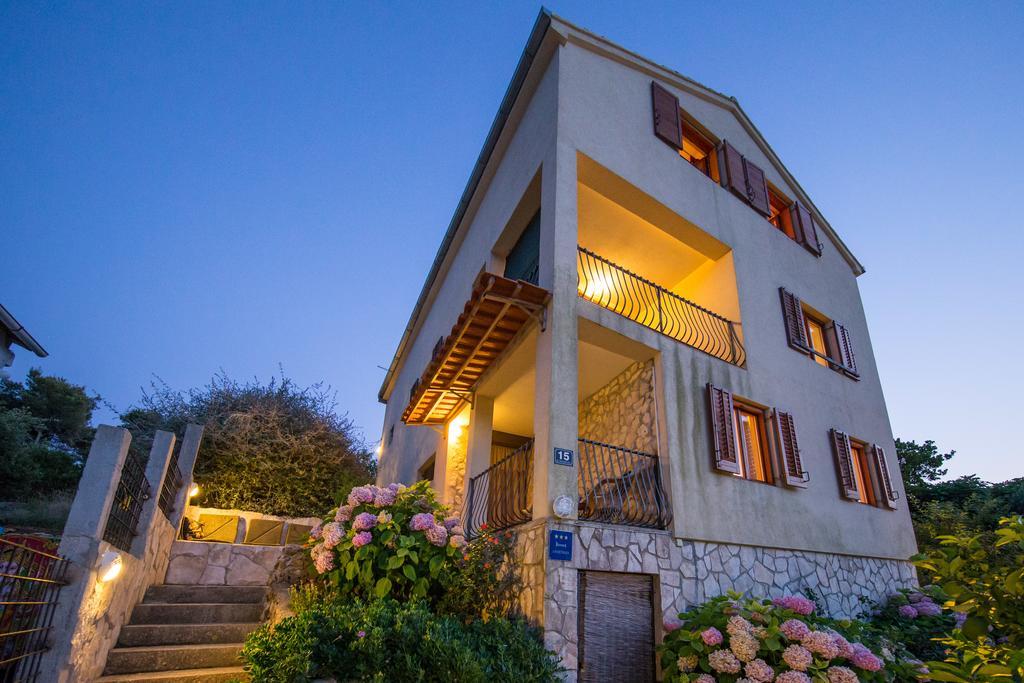 Apartments Pol Murvu Vis Esterno foto