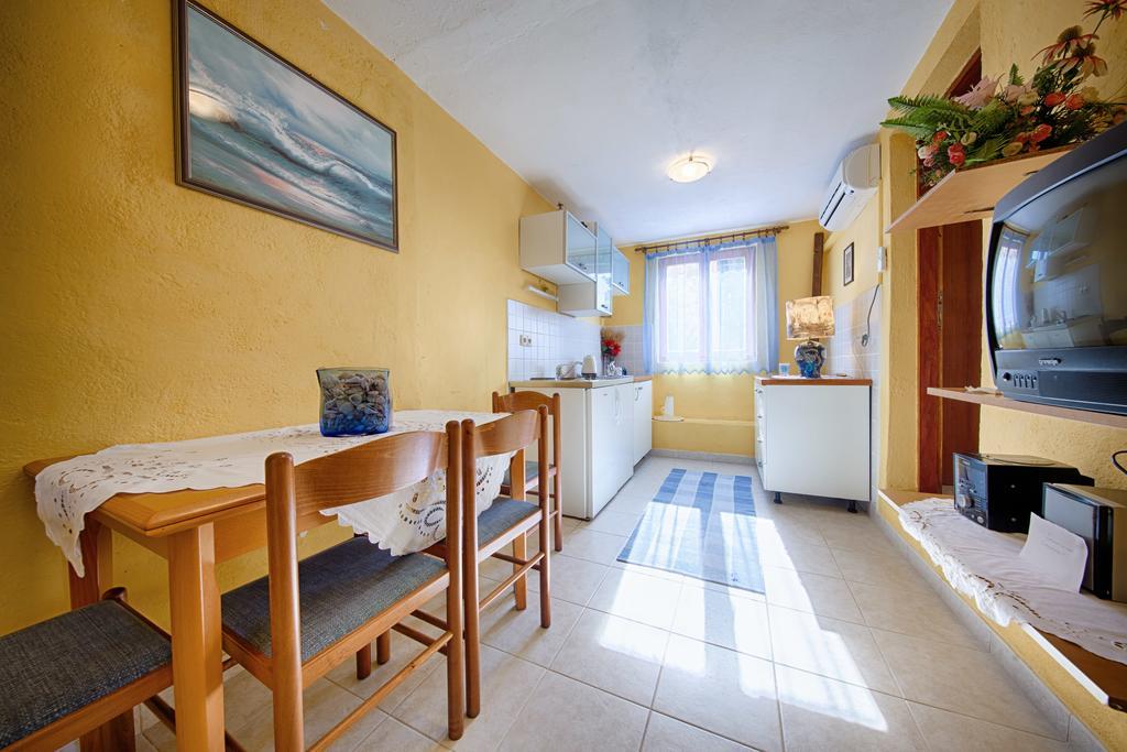 Apartments Pol Murvu Vis Esterno foto